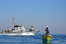 Occupation warboats chase Palestinian fisherman