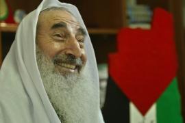 Sheikh Yassin debates with a foreign reporter ‎on core issues